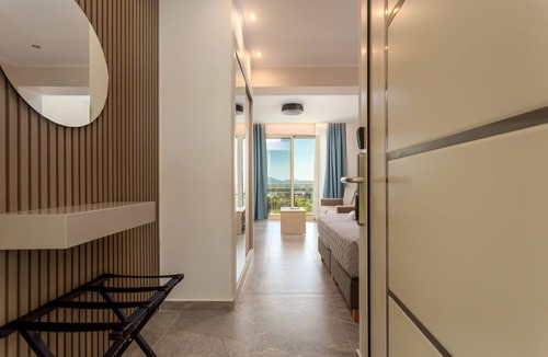 Ipsos Hotel | Corfelia Seaview Suites