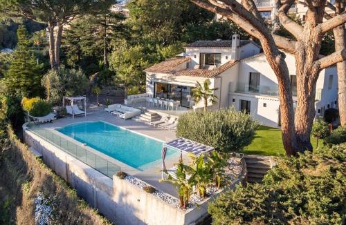 Cannes La Bocca Apartment | Corgona Villa