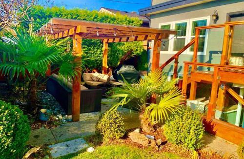 Arbutus Ridge House | Corkscrew Willow Estate
