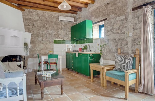 Arsos Apartment | Cornaro House - Deluxe Studio w/ Shared Courtyard