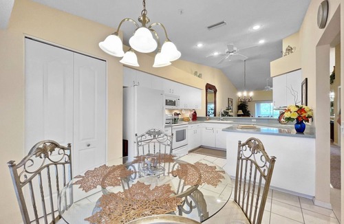 Palmer Ranch Condo | Corner 2-bed/2-bath Unit #926, in the Stoneybrook Golf and Country Club