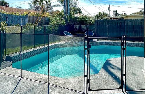 Largo House | Corner By The Coast