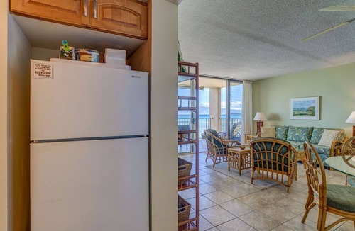 Honokowai Condo | Corner condo with direct beach access