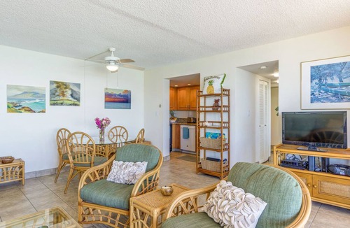 Honokowai Condo | Corner condo with direct beach access