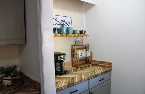 Spring City House | Corner Cottage - 2BR, Close to Lake, Restaurants!