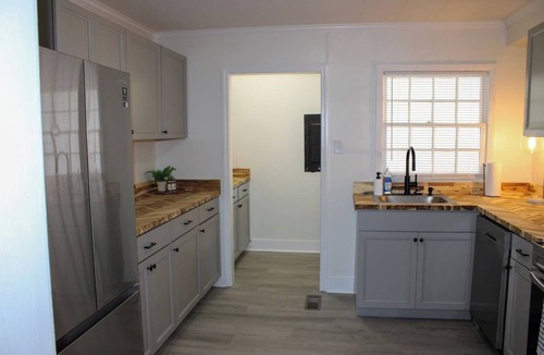 Spring City House | Corner Cottage - 2BR, Close to Lake, Restaurants!