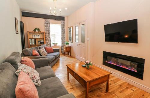 Tideswell House | Corner Cottage