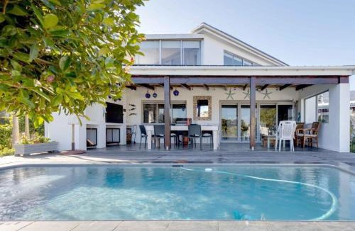 Onrus House | Corner Delight at Onrust Beach