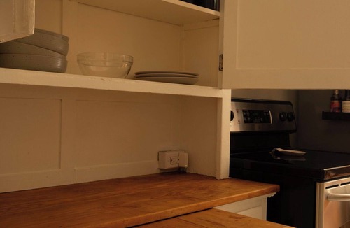 Broadway Condo | Corner Sunny Unit. TempurPedic bed. Secure Parking