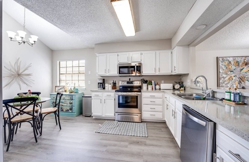 Southside House | Corner Townhome |Fenced |Dogs Ok |Patio |Propane BBQ |Mandarin Area |Near Shops |South of Downtown
