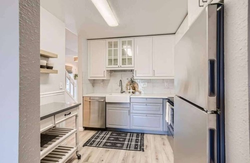 Lafayette House | Corner Unit 2 BDR/2.5 BA Lafayette Townhome