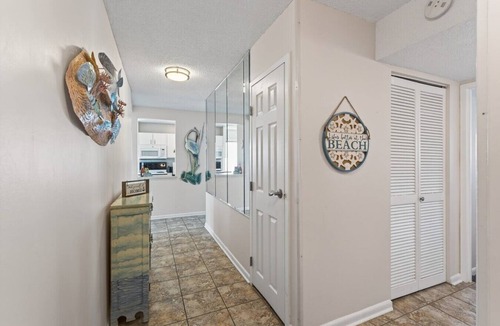 Northeast Virginia Beach Apartment | Corner Unit w/Sunrise & Sunset Views!| Pool | 1307