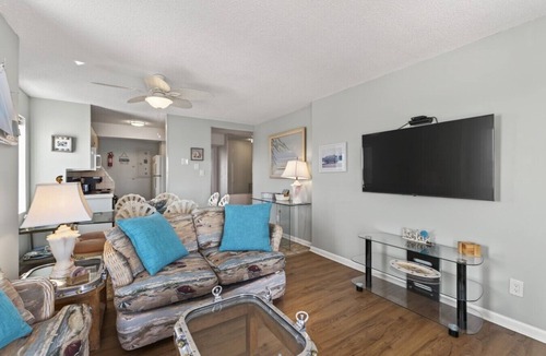 Northeast Virginia Beach Apartment | Corner Unit w/Sunrise & Sunset Views!| Pool | 1307