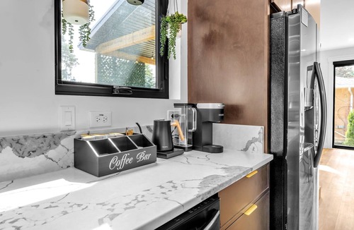 Williamsville House | Cornerhouse716 - Modern NEW BUILD in central spot!