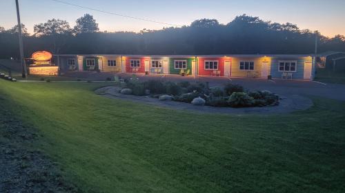 Petit-Etang Hotel | Cornerstone Motel