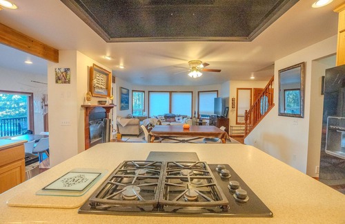 Oak Harbor House | Cornet Bay Lodge. Park retreat