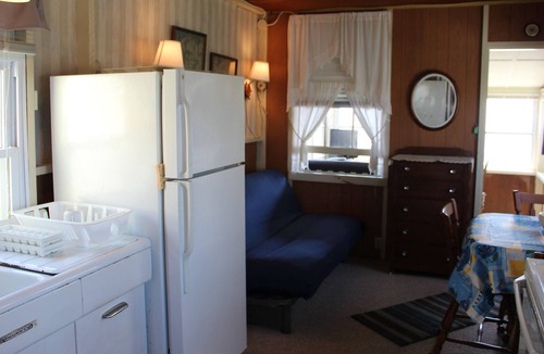 Middlesex County Cottage | Cornfield Point Beachfront Small Cottage