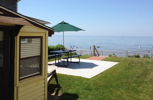 Middlesex County Cottage | Cornfield Point Beachfront Small Cottage