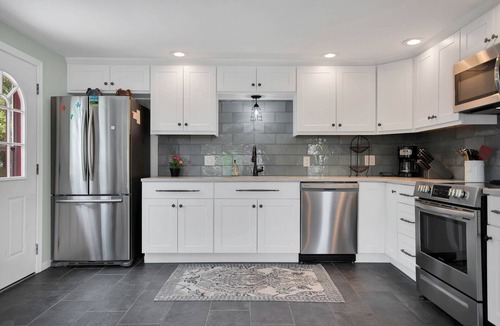Old Saybrook House | Cornfield Point Beach. “Shore Beats Work” Family Friendly. Summer Getaway.