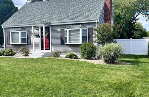 Old Saybrook House | Cornfield Point Beach. “Shore Beats Work” Family Friendly. Summer Getaway.