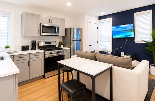 Corn Hill House | Cornhill Apt w FreeParking Kitchen W+D.
