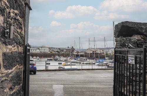 Borth-y-Gest Cottage | CORNHILL COURTYARD, pet friendly in Porthmadog
