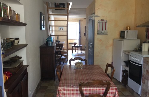 Cornillon-sur-lʼOule Cottage | Cornillon Sur L Oule: Lodging in Provencal village house with garden