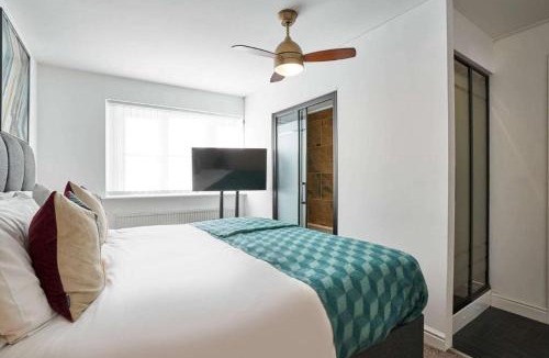 Launceston House | Cornish Haven - Spacious 4BR with WiFi & Parking