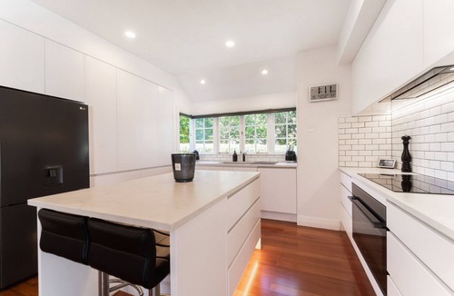 Greenlane - Ellerslie Villa | Cornwall Park Luxe Retreat | Pool | Gym | Cinema