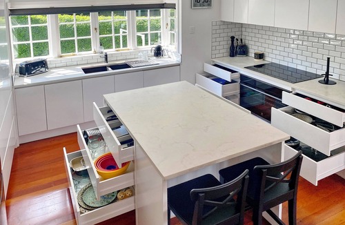 Greenlane - Ellerslie Villa | Cornwall Park Luxe Retreat | Pool | Gym | Cinema