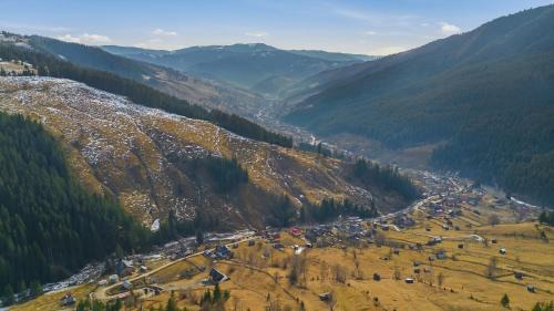 Brosteni Ski Chalet | Coroana Muntilor