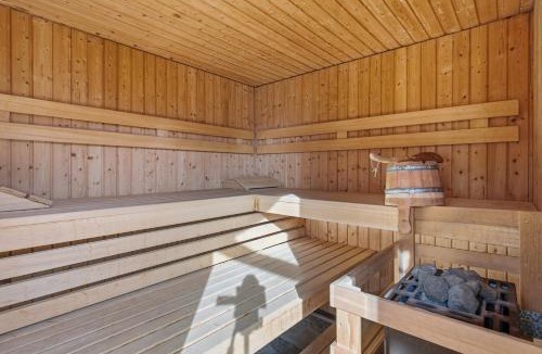 Brosteni Ski Chalet | Coroana Muntilor