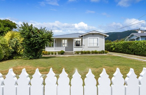 Richmond Villa | Corokia Villa - Classic Kiwi Villa on the fringe of Richmond town centre