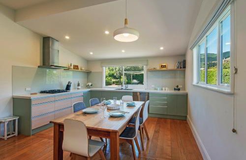 Richmond Villa | Corokia Villa - Peaceful, Modern Villa in Richmond