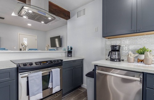 Coronado House | Coronado Cool, Banner Close, Cozy Vibes Sleeps 4