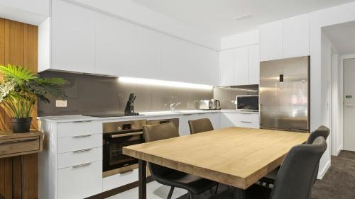 Arthur's Point Apartment | Coronet Quarters