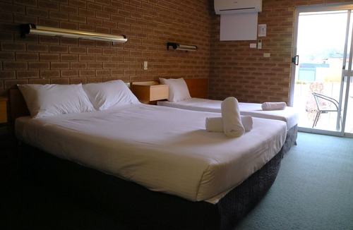 Corowa Hotel | Corowa Golf Club Motel