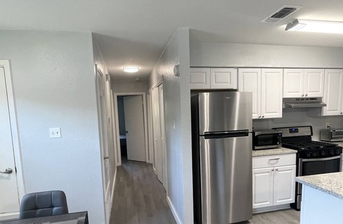 Austin House | Corporate Duplex #A - fully remodeled & Furnished