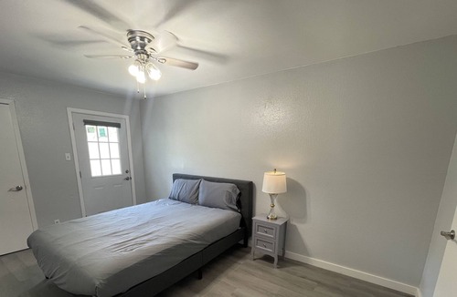 Austin House | Corporate Duplex #A - fully remodeled & Furnished