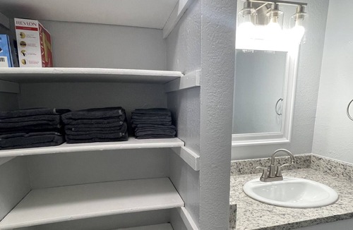 Austin House | Corporate Duplex #A - fully remodeled & Furnished