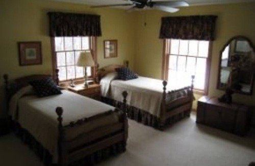 Black Wolf House | Corporate Executive Rental for EAA Airventure Close to EAA w/flying over house!