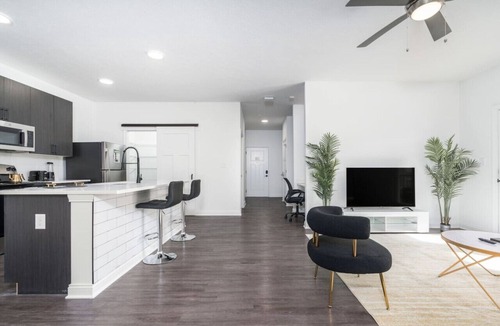 Whitestown Apartment | Corporate Housing by MGM