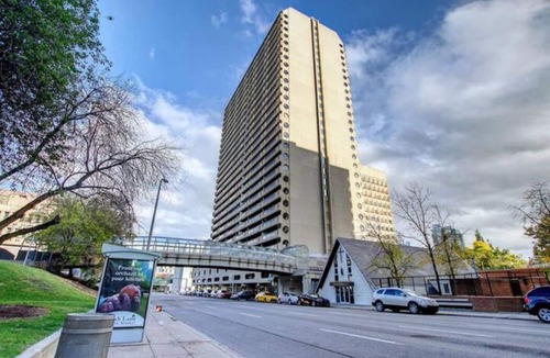 Downtown Calgary Apartment | Corporate Suite in Downtown with 2 min walk to C-Train & City Hall