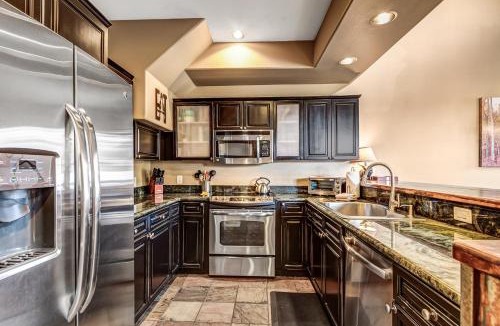 Warrior's Mark Apartment | Corral 201S by Great Western Lodging