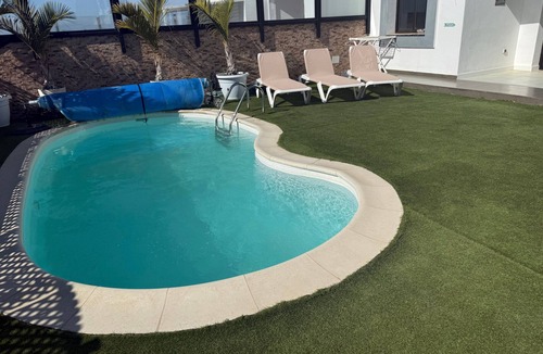 Geafond House | Corralejo Branded Residensed Holiday Home with Sea View, Wi-Fi & Air Conditioning