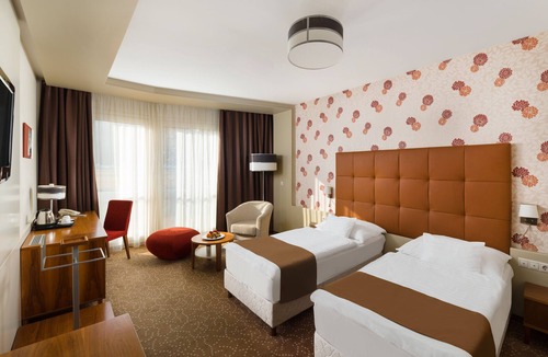 Pecs Hotel | Corso Hotel Pécs