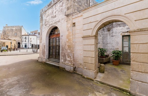 Cannole House | Corte Cochlea 'La Curte Suite' with Wi-Fi, AC, and Hot Tub