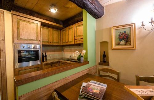 Montevecchia Apartment | Corte Del Passone