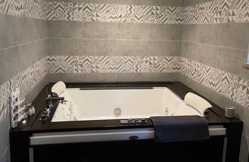 Soave House | Corte Soave Apartment, swimming pool and whirlpool