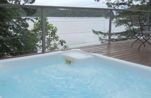 Whaletown House | Cortes Beachfront Home w/Hot Tub & Kayak on 5 Wooded Acres